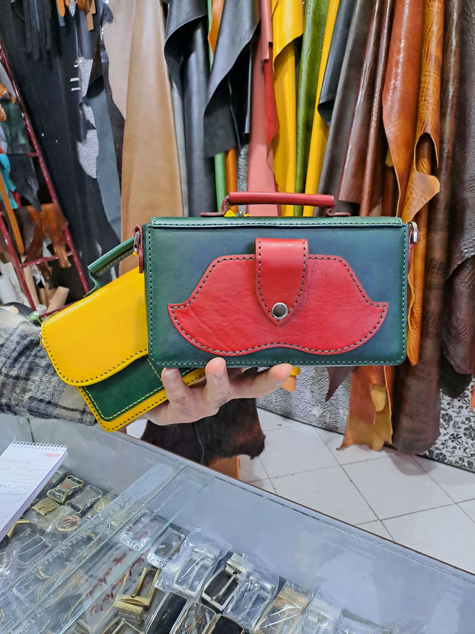 چرم دست دوز 